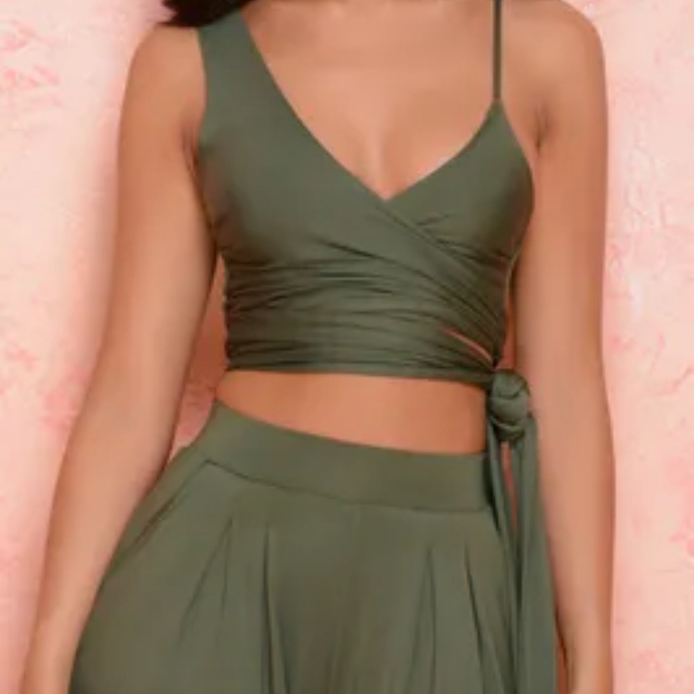 Oh Polly Asymmetrical Crop Top Green US 4  NWT